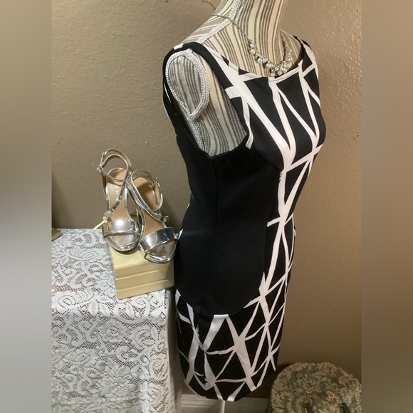 🎁NWT CLASSIC WOMEN Modern print DRESS - Picture 3 of 12